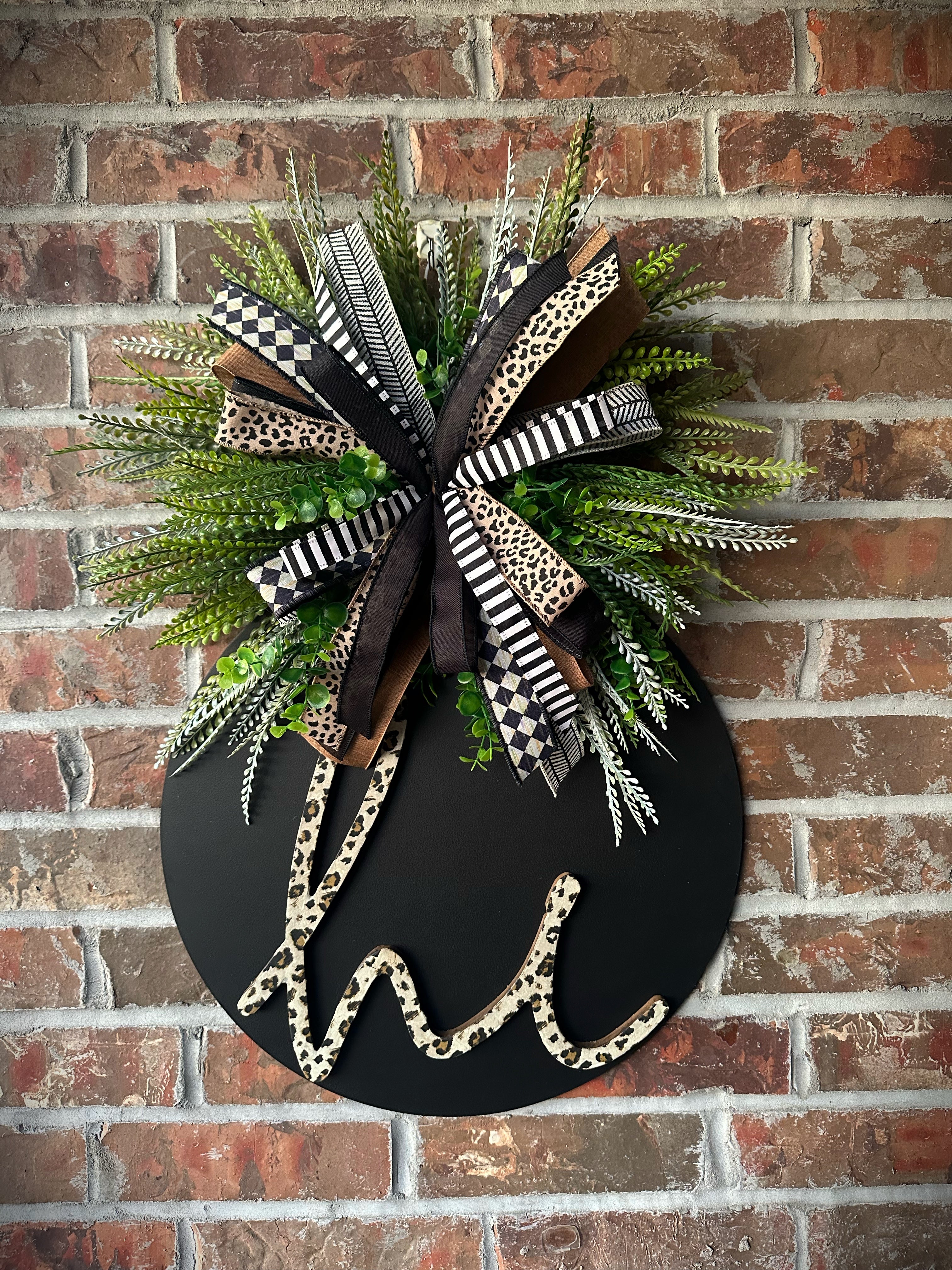 Classic Neutral “Hi” Door Hanger