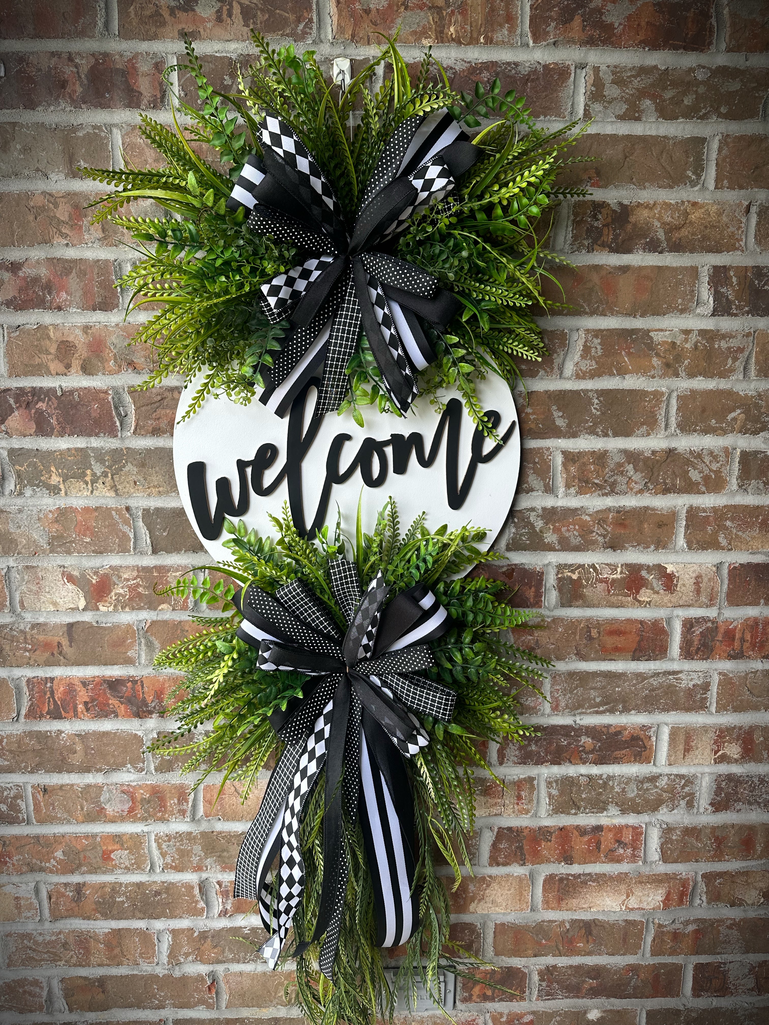 Monochrome Classic Welcome Wreath