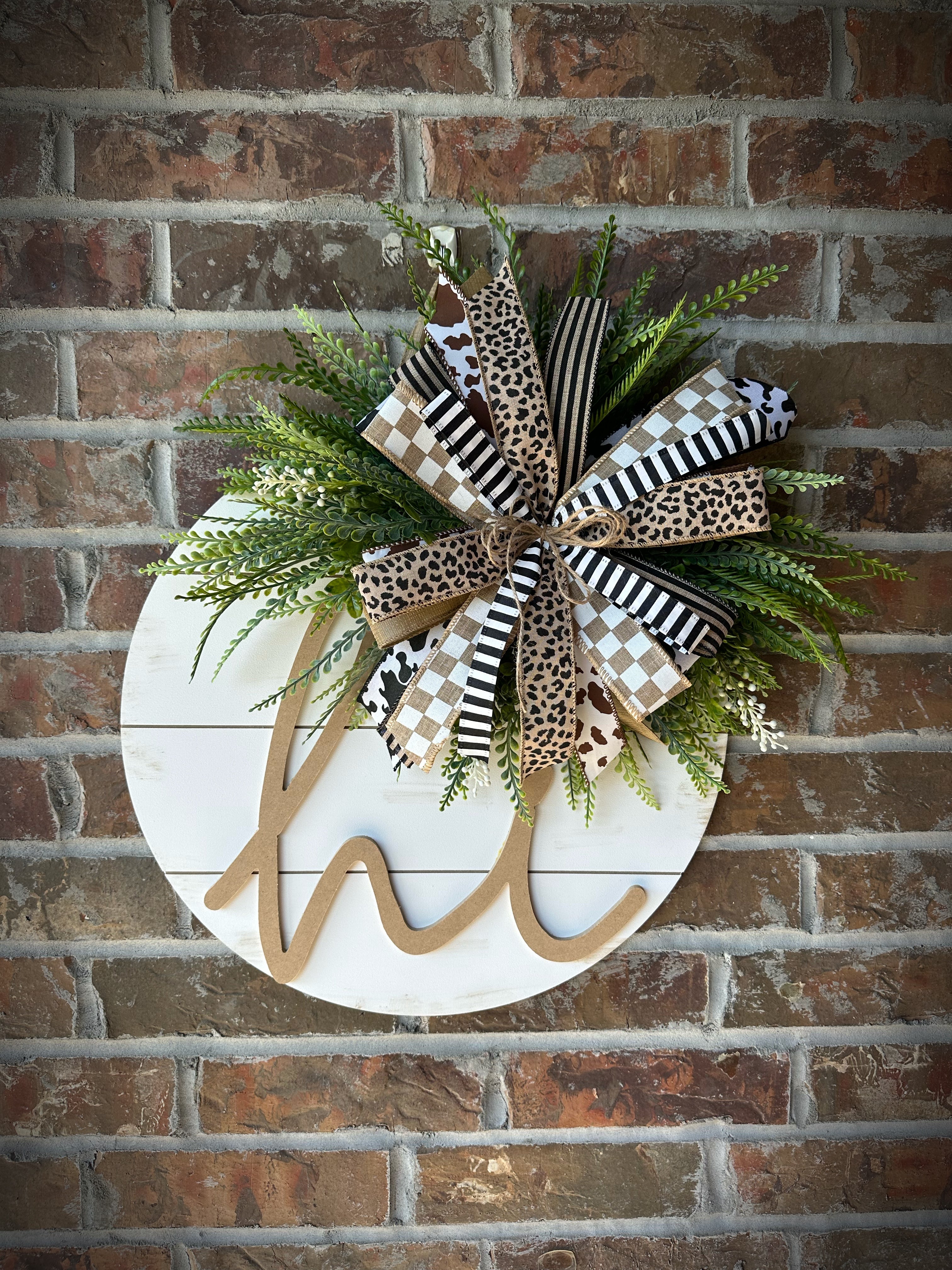 Neutral Farmhouse “Hi” Door Hanger