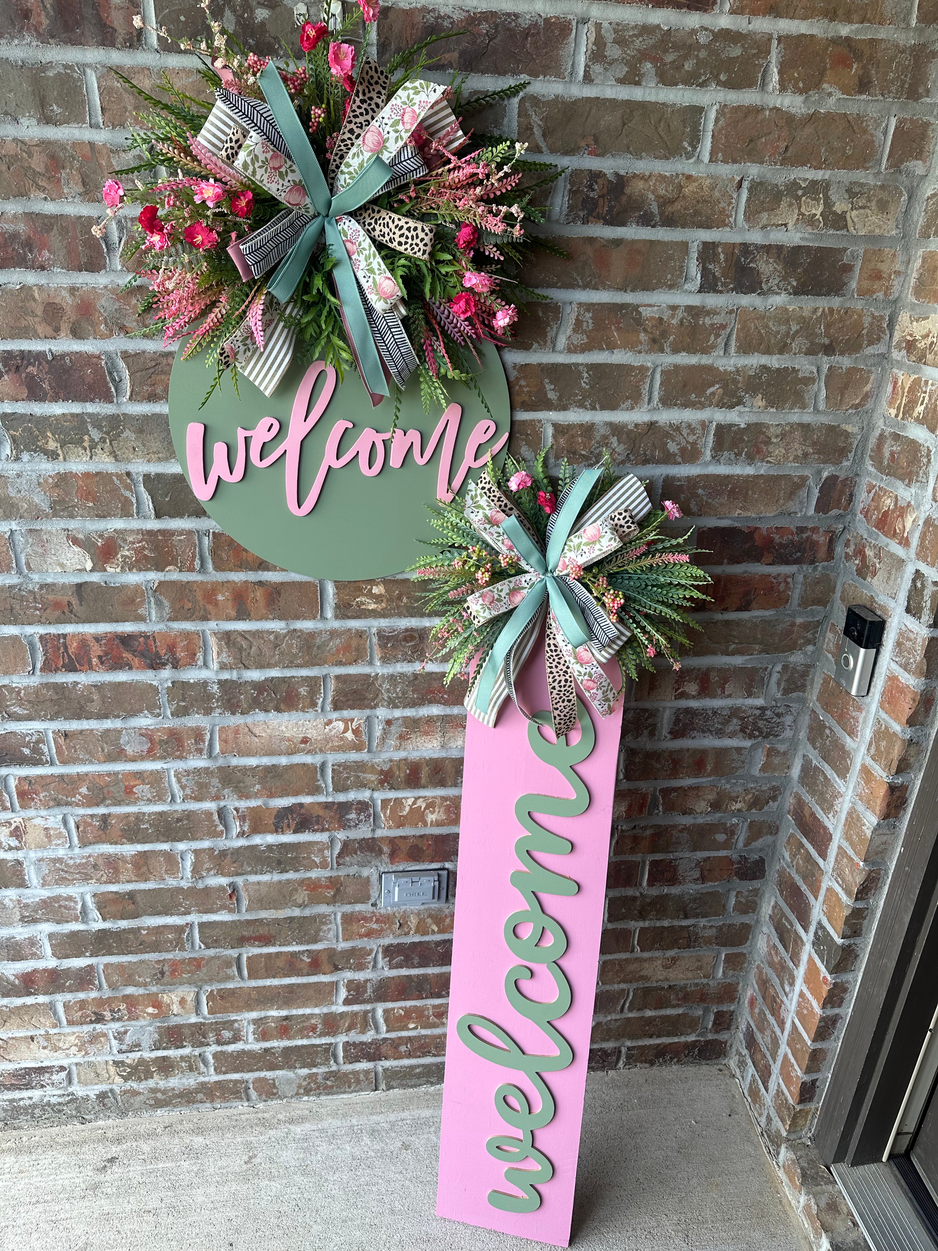 Porch leaner and door hanger matching set